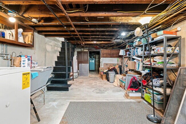 Building Photo - 629 Sears St