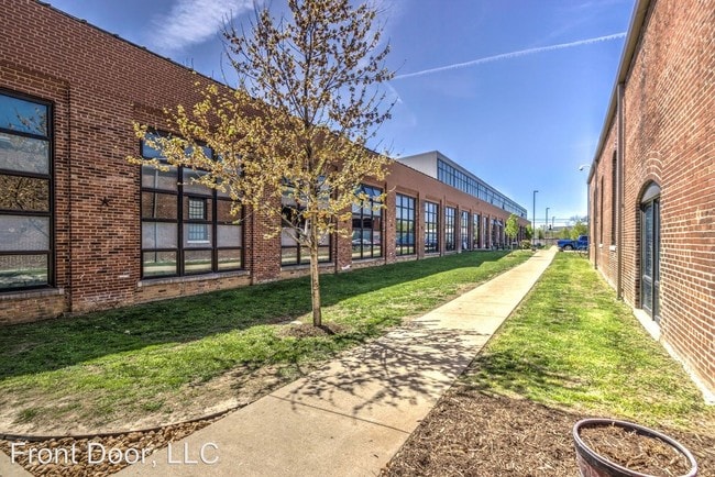 Building Photo - 1019 N Skinker Pkwy