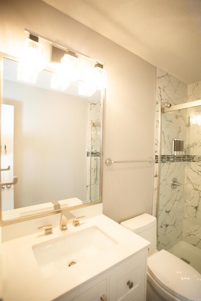 Building Photo - 8 Turtle Creek Ct