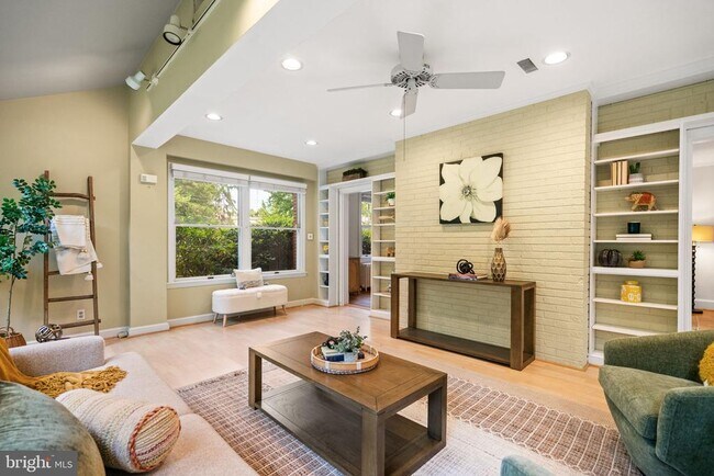 Building Photo - 4008 Rosemary St