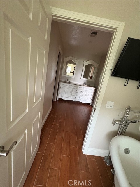 Building Photo - 1740 Orangewood Ave