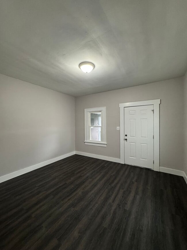 Building Photo - 1022 S Churchman Ave