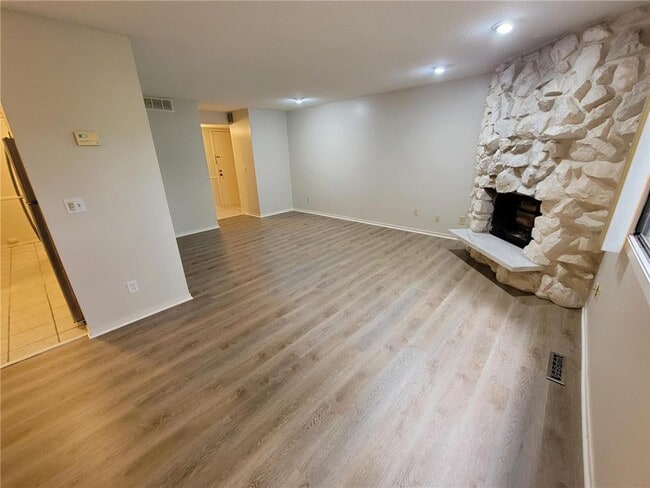 Building Photo - 14321 Fairway Dr