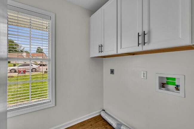 Building Photo - 2701 Hidden Ridge Ct