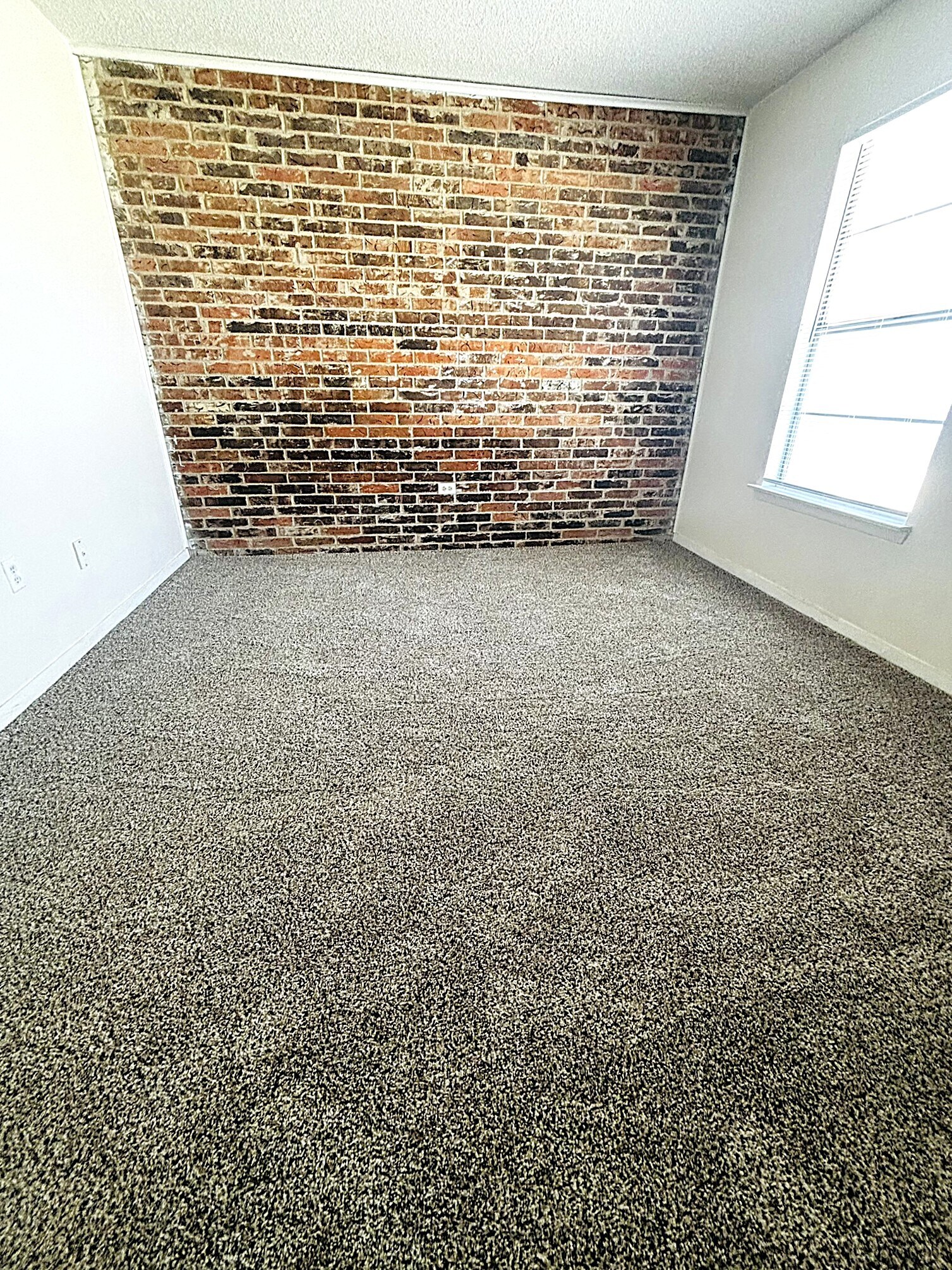 Building Photo - 402 S 2nd St