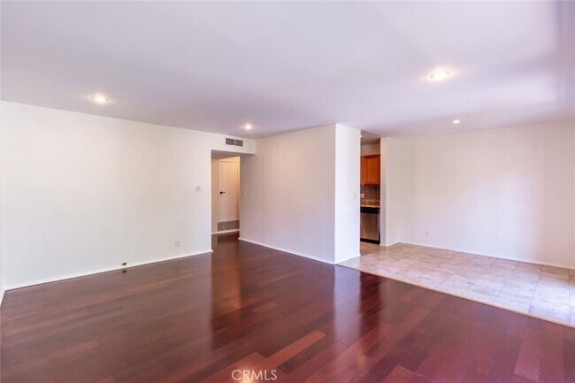 Building Photo - 15344 Weddington St