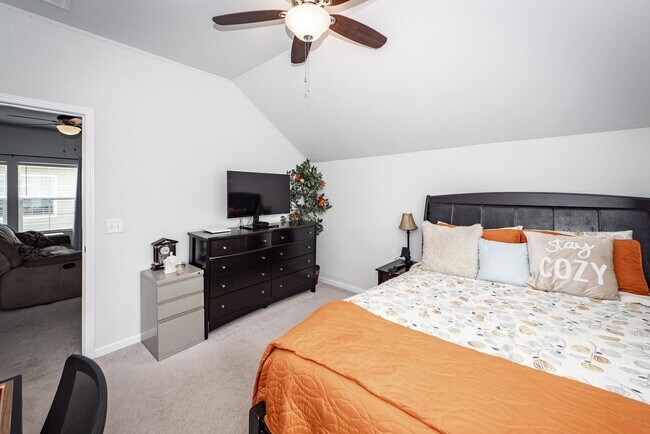 Building Photo - 4 Bedroom, 3 Bathroom home in Liberty Village - Goose Creek