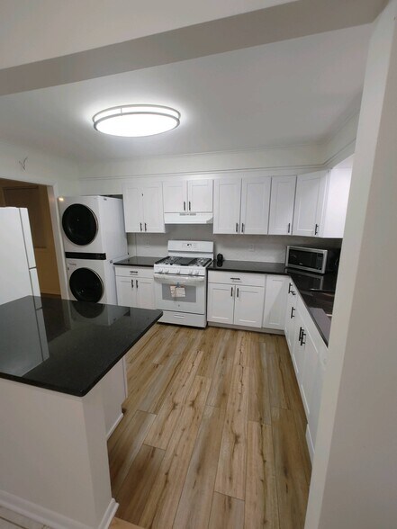 Building Photo - 4208 Crestview Dr