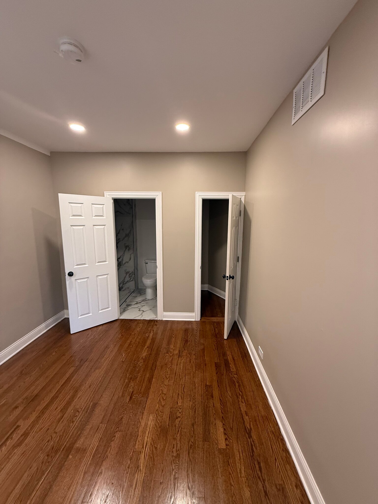 Master Bedroom - 1629 W Granville Ave
