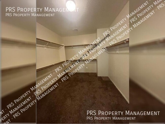 Building Photo - 576 E Julian Dr