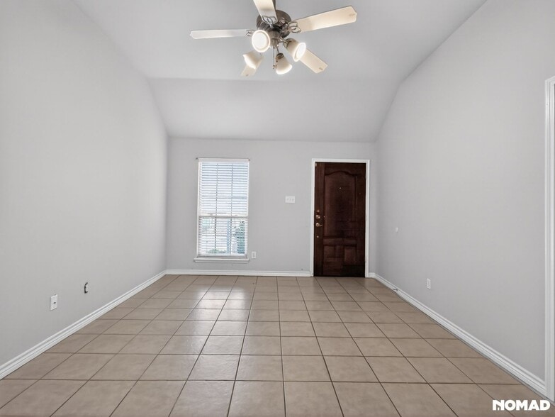 Building Photo - 2131 Colby Ln