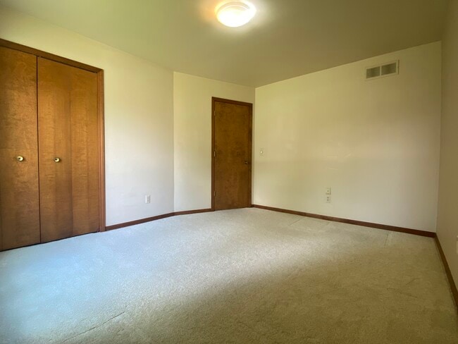 Building Photo - 23589 Hickory Grove Ln