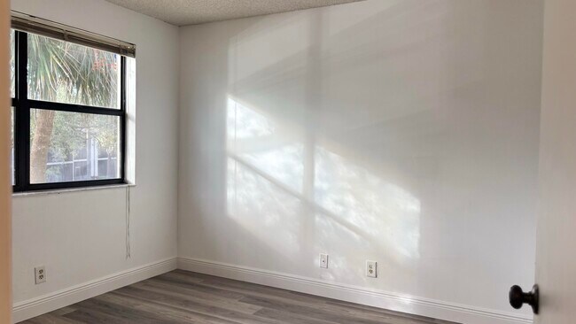 Building Photo - 1230 S Military Trail