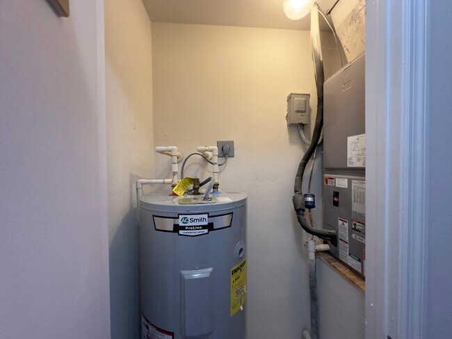 Building Photo - 4209 SW Santa Barbara Pl