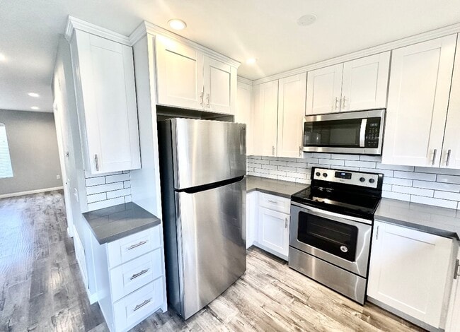 Building Photo - Stunning Townhome In Santee with Modern Fi...