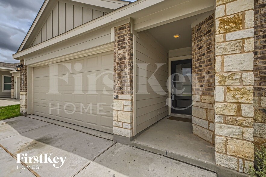 Building Photo - 1204 Treehouse Ln