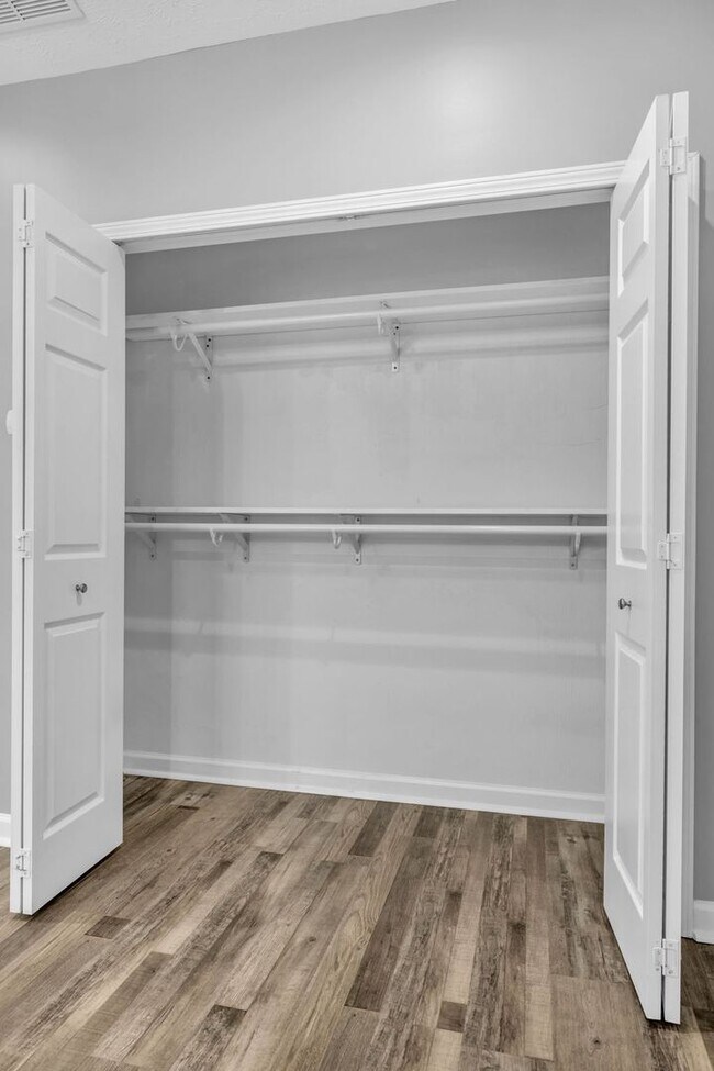 Building Photo - Move-in Ready Townhome in heart of Spring Hill