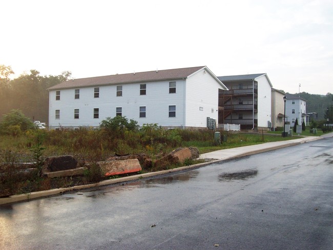 Building Photo - 8 Bob Cat Ct
