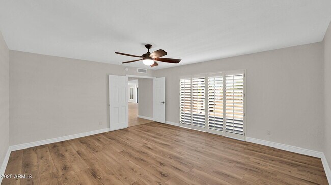 Building Photo - 7500 N Vía Camello Del Sur