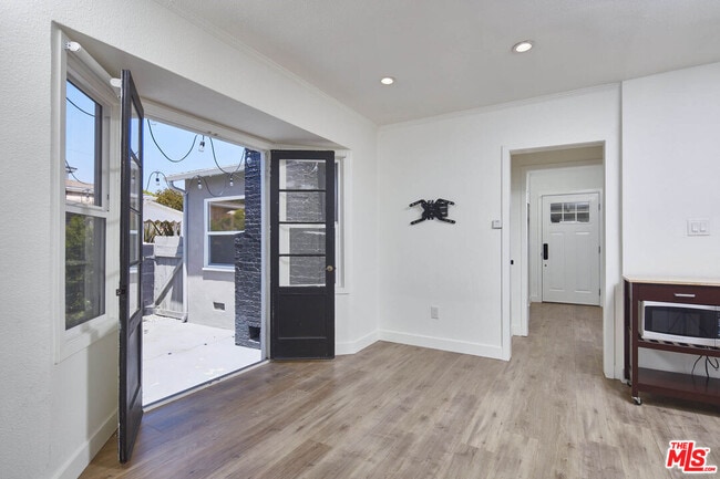 Building Photo - 2904 W 81st St