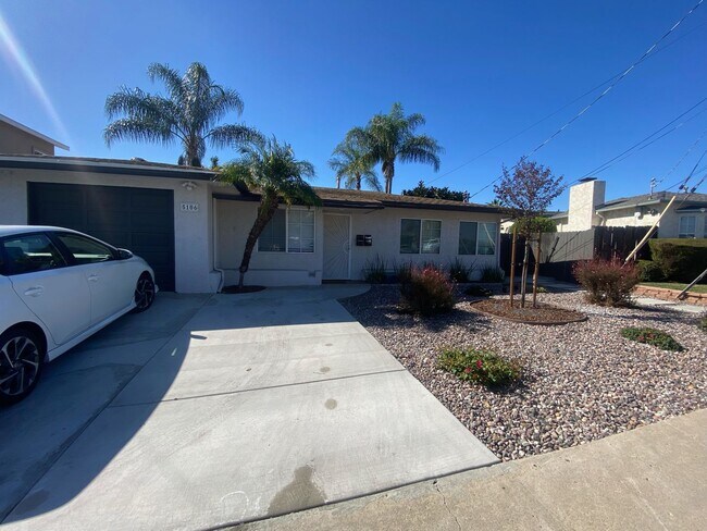 Building Photo - 3BD/2BA, Large Rooms, Patio!