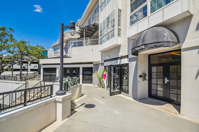 Building Photo - 762 S Village Cir
