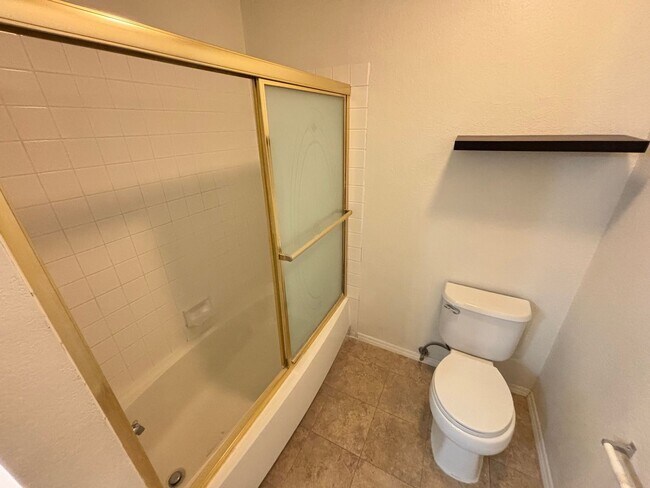 Building Photo - Spacious 1BED/1BATH 2nd floor Condo in La Posada at Summerlin.