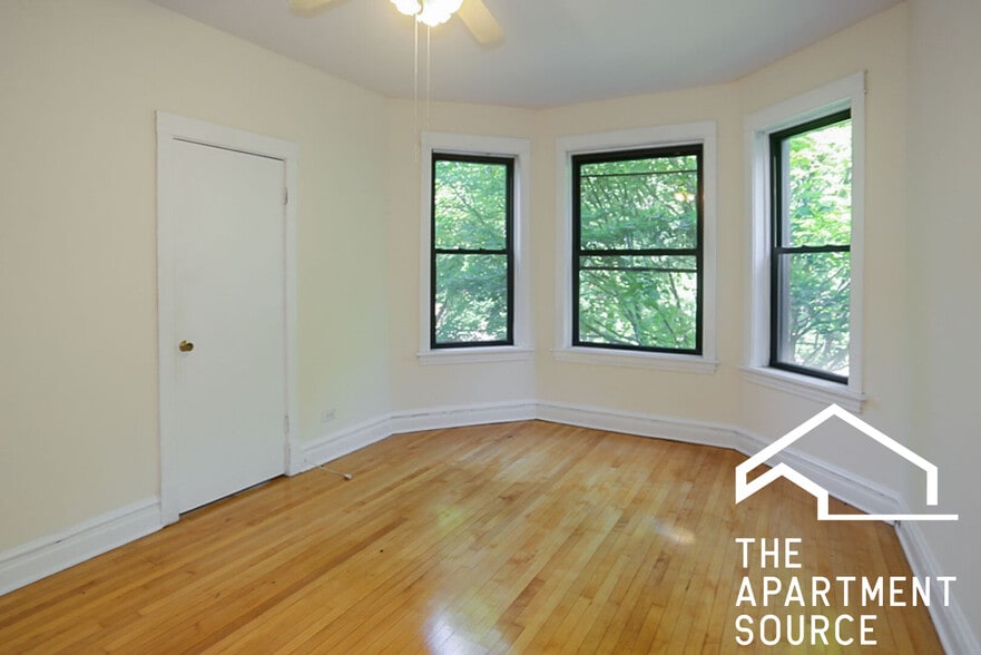 Primary Photo - 2327 N Southport Ave