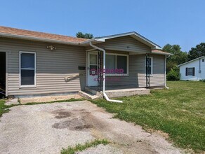 Building Photo - 3 Bedroom Home Ready for Move In!