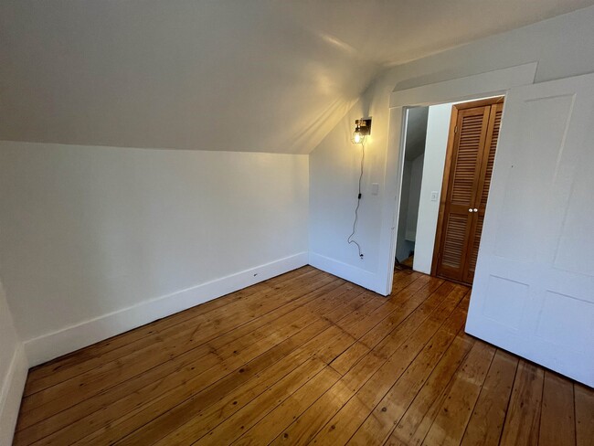 Building Photo - 87 Granger St