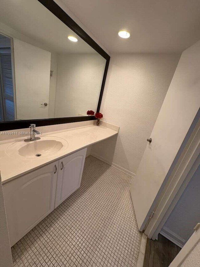 Building Photo - 4001S S Ocean Dr