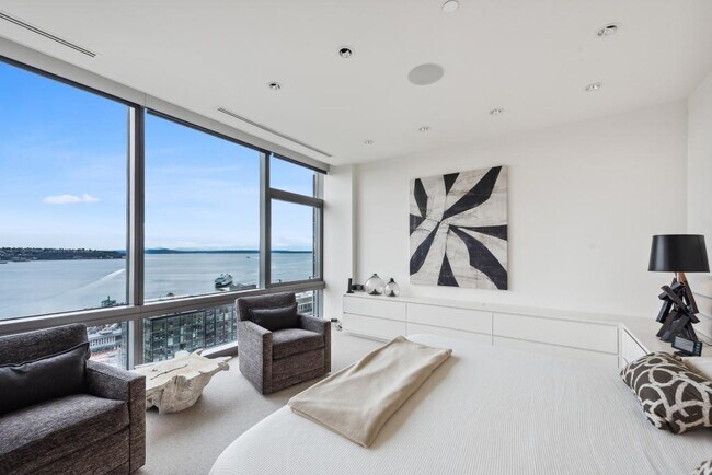 Building Photo - Millennium Tower - 2 bedrooms + den