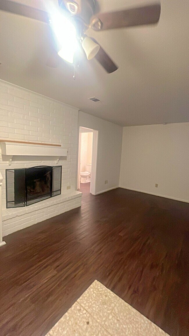 Building Photo - 433 Sunset Dr
