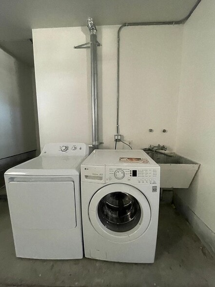 Building Photo - 432 Russia Ave