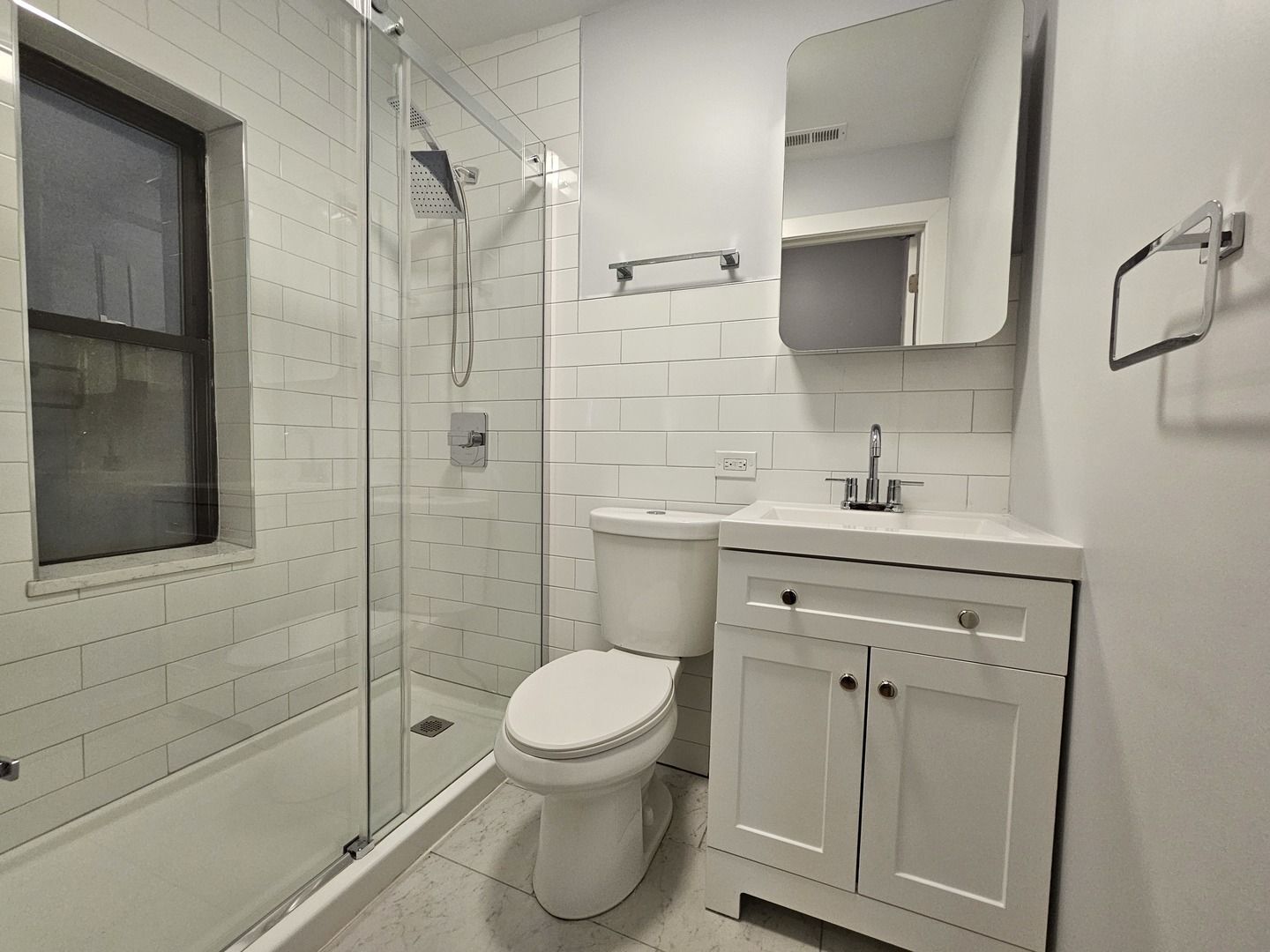 Building Photo - 1415 W Erie St