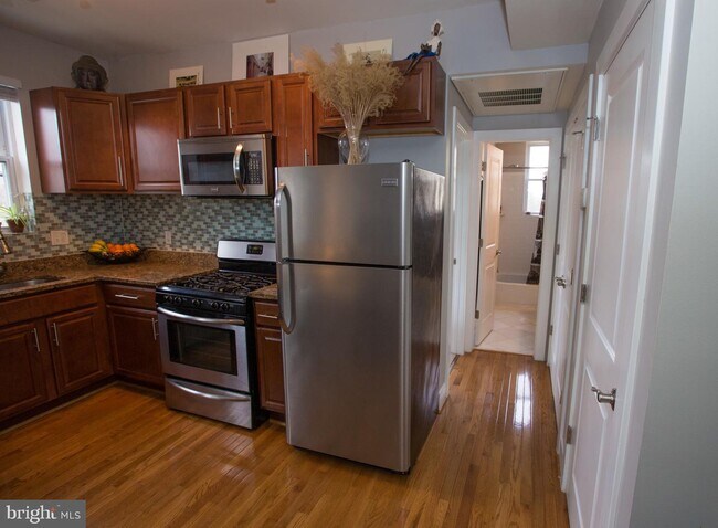 Building Photo - 2 17th St SE