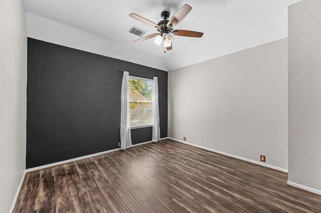 Building Photo - 7302 Maple Run Dr