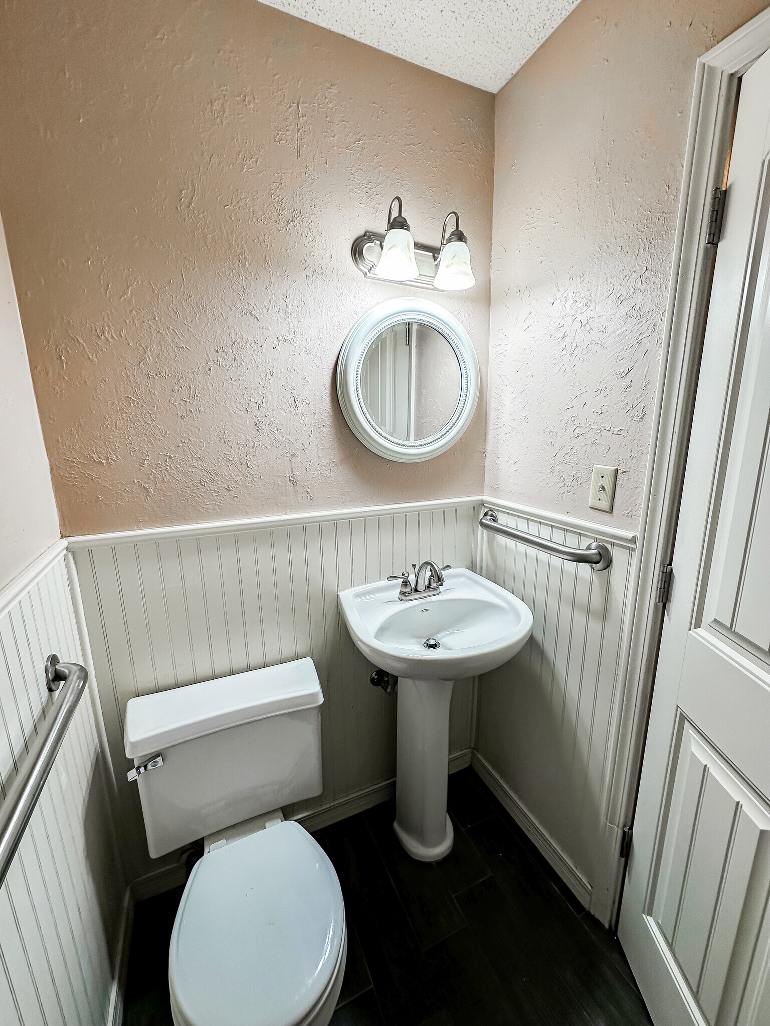 Building Photo - 1118 NW Becontree Dr