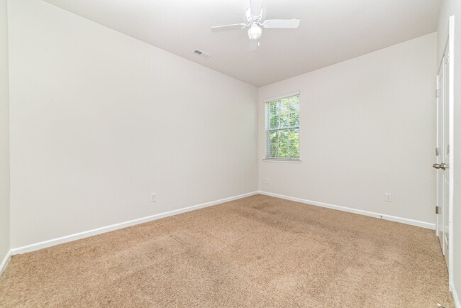 Building Photo - 2527 Linhay Dr.