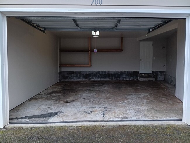 Building Photo - This Charming location Is Ready For You!