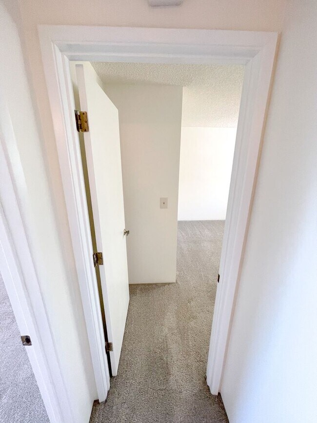 Building Photo - 3 Bedroom, 2 bath Spacious home in Moyina ...