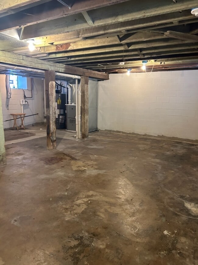 Building Photo - 1434 Elm St