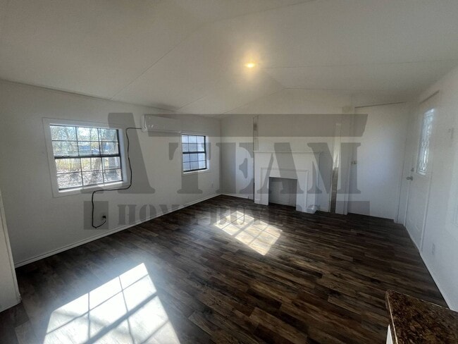 Building Photo - Cozy 2-bedroom, 1.5-bathroom home