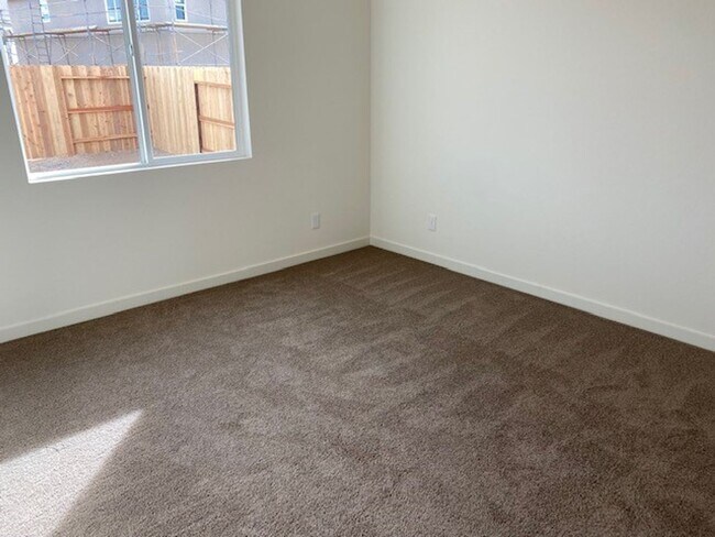 Building Photo - Nearly New DR Horton Home 3 Bedroom, 2 Bath, 2 Car Garage