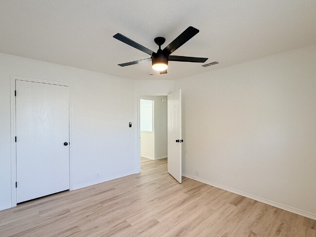 Building Photo - 4-Bedroom, 2.5-Bath, 2 Story Home in Fort Worth!