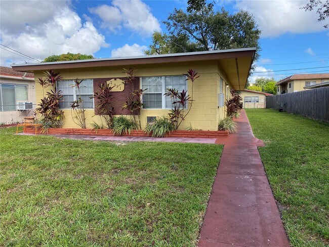 Building Photo - 2031 NE 167th St