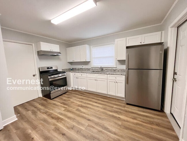 Building Photo - 708 Park Dr
