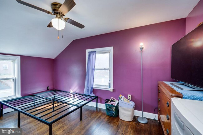 Building Photo - 117 E Broad St