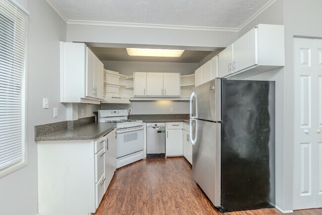 Building Photo - 402 Koch Ave