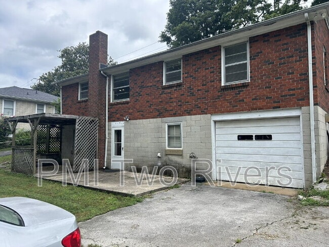 Building Photo - 328 Jacksonian Dr